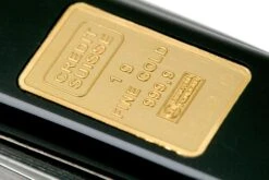 Victorinox Classic Gold Ingot 1gr 0.6203.87 Couteau Suisse -Magasin De Couteaux VT0 6203 87 04 victorinox