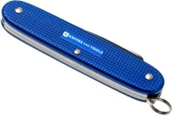 Victorinox Pioneer Alox Blue 0.8201.22R4.KTE1 Knivesandtools Edition, Couteau Suisse -Magasin De Couteaux VT0 8201 22R4 KTE1 04 victorinox